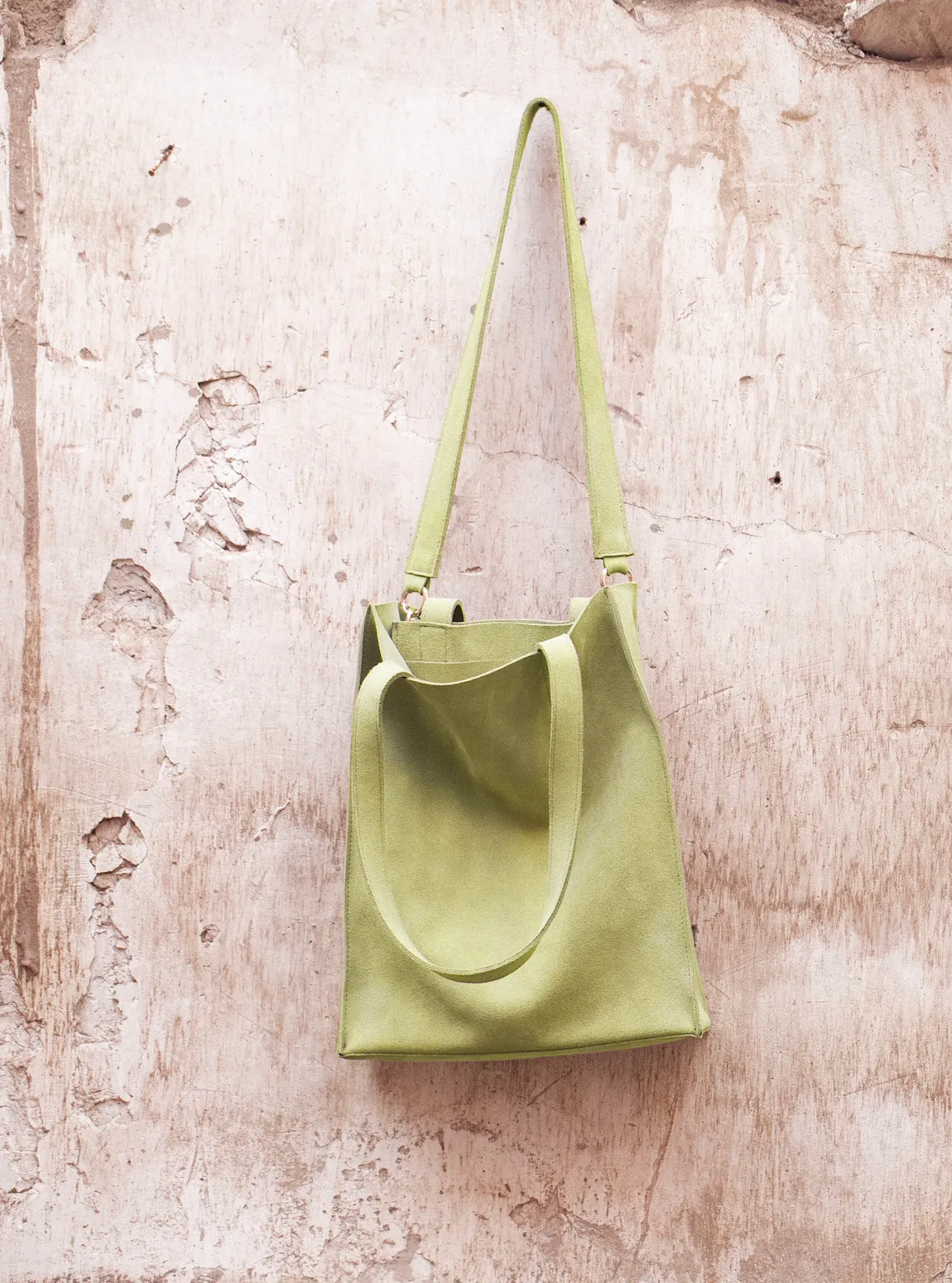 Denya crossbody tote in lime