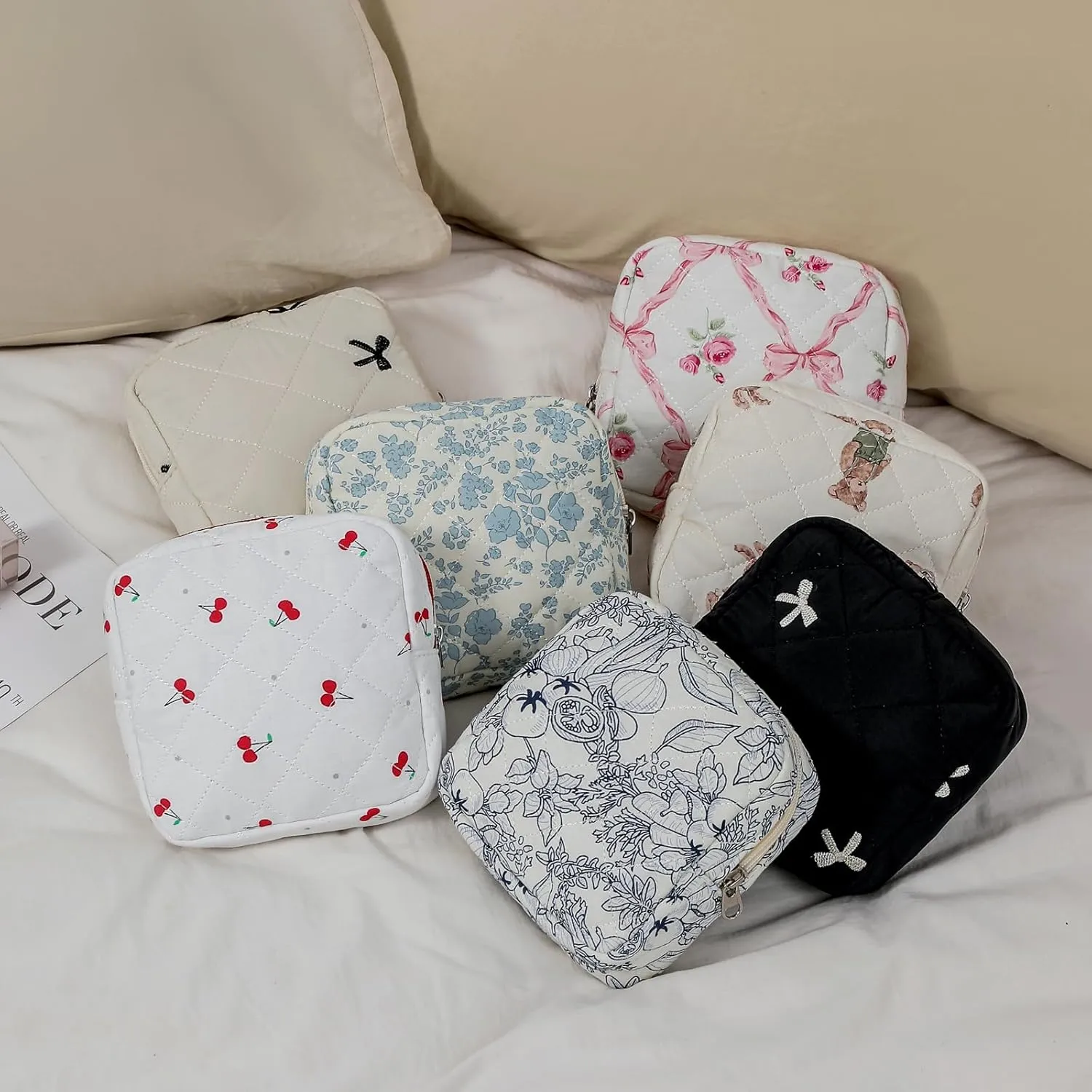 Small Quilted Cotton Makeup Bag for Purse, Cosmetic Bag with Compartments, Cotton Aesthetic Makeup Bag, Travel Toiletry Pouch, Key Pocket Lipstick Bag Card Holder Data Cable Organizer（01White Bear）