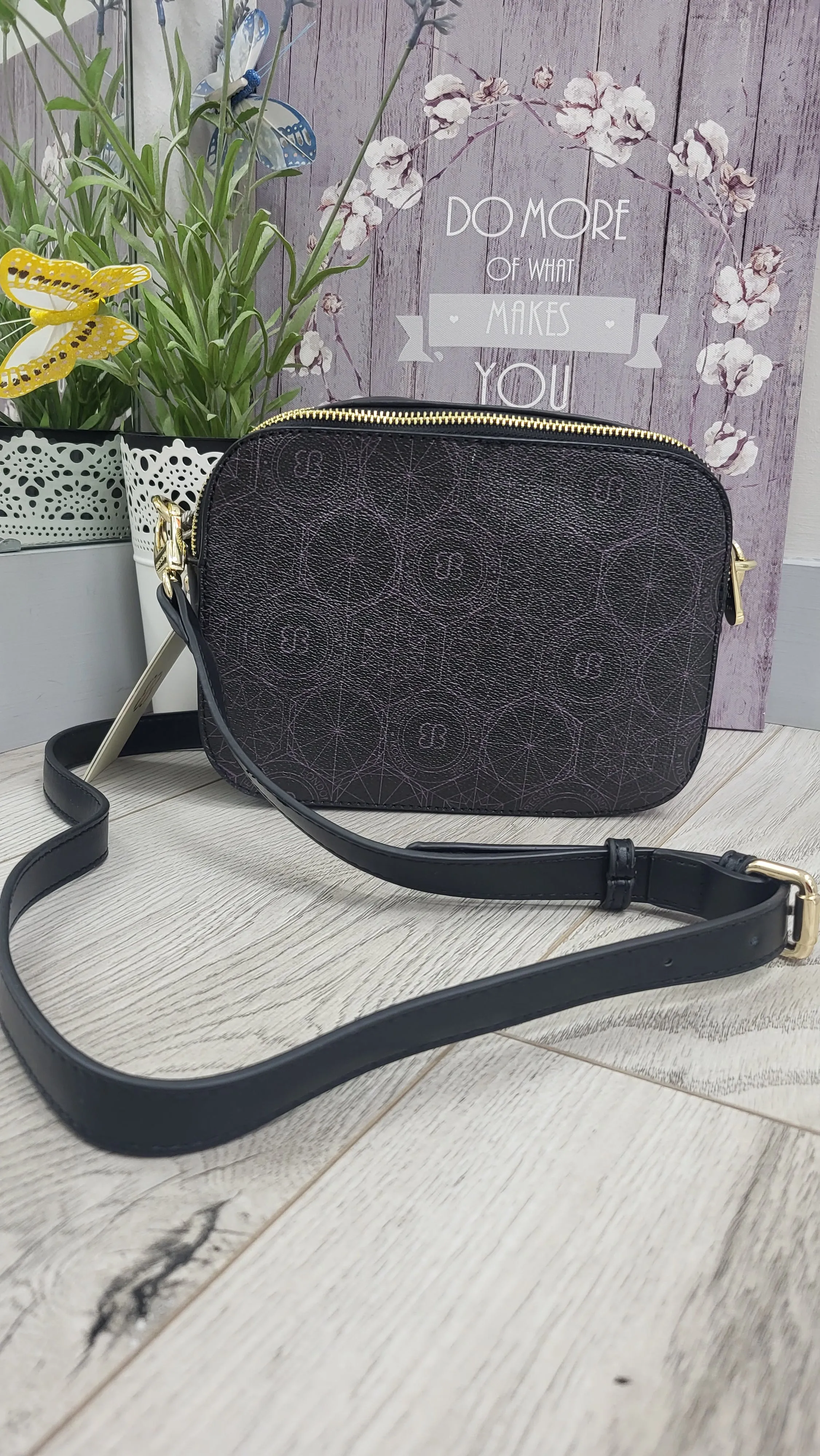 Veronica Bessie London crossbody bag
