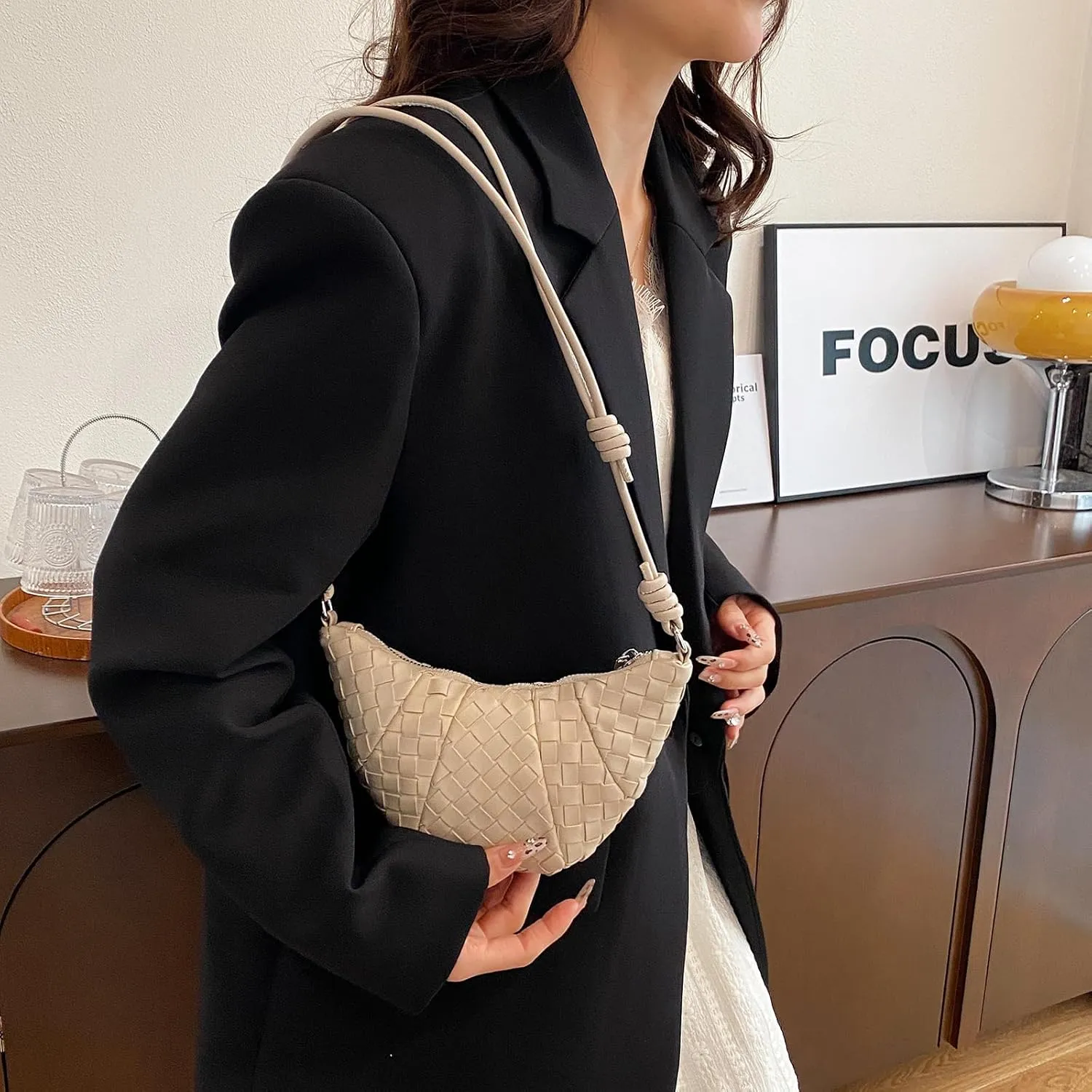 Woven Small Crescent Purse Small Crossbody Bags Mini Crescent Crossbody Bags for Women Woven Croissant Phone Purse