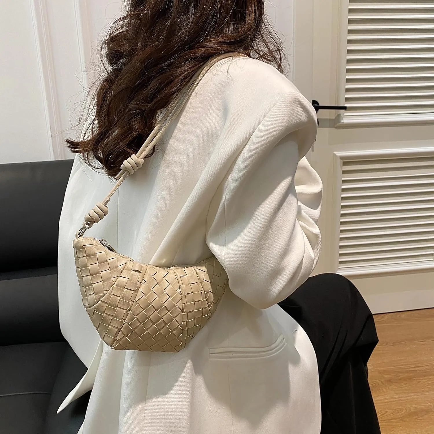 Woven Small Crescent Purse Small Crossbody Bags Mini Crescent Crossbody Bags for Women Woven Croissant Phone Purse